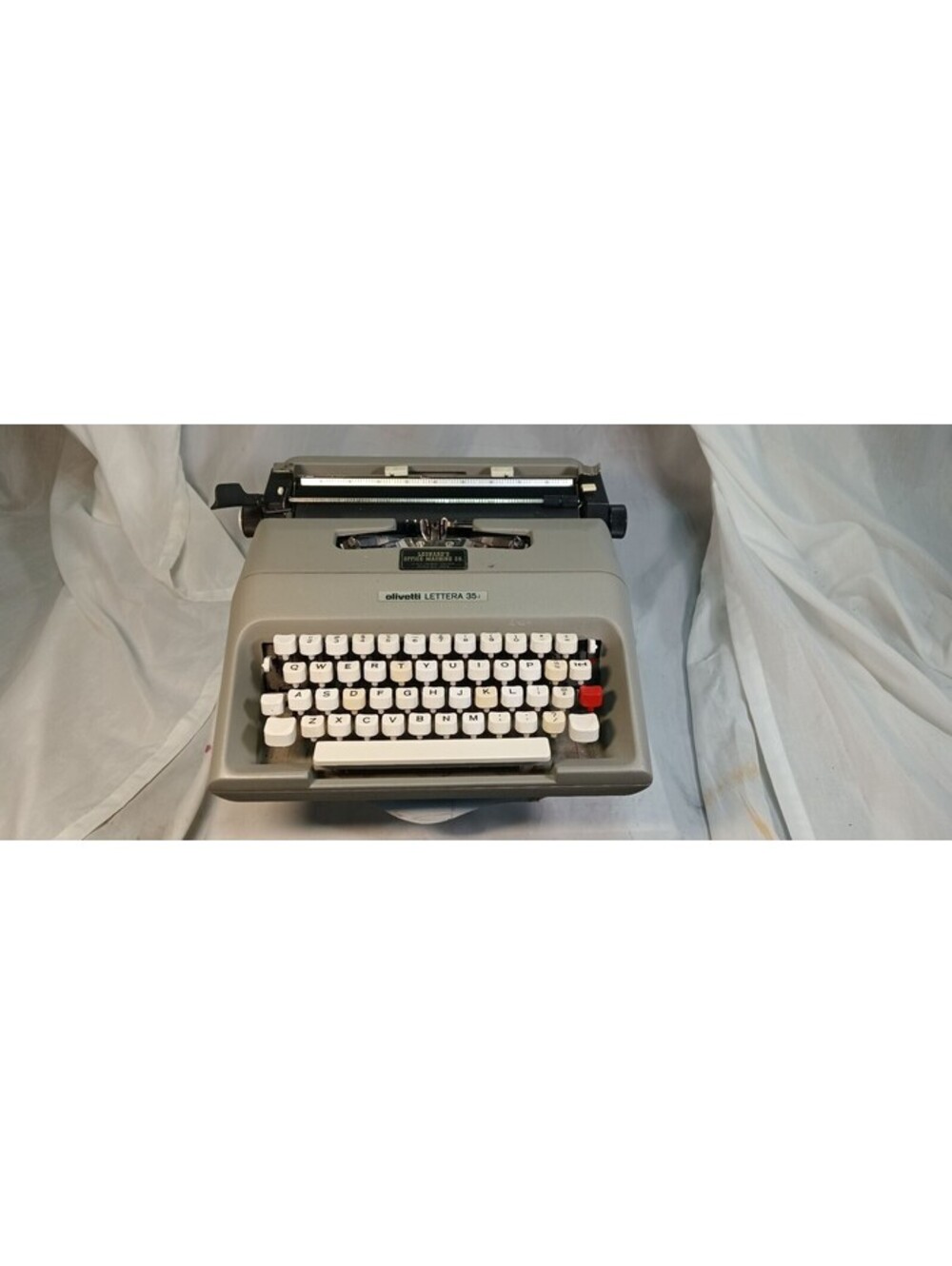 Olivetti Lettera 35i Manual Portable Typewriter QWERTY 1980s White Spain